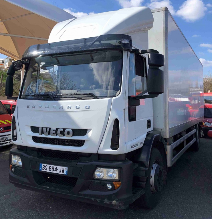 Adjugé 15 000 €