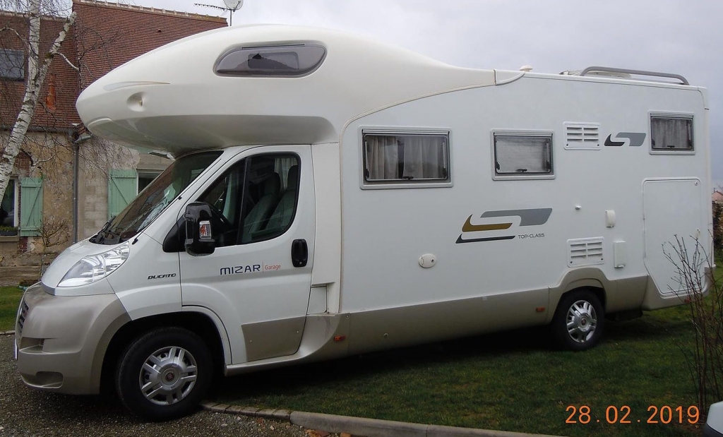 Adjugé 21v100 €