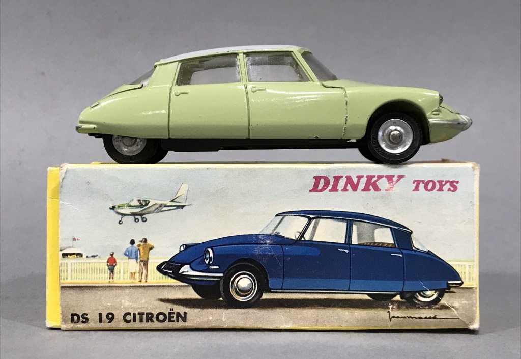 Vente aux enchères - DINKY TOYS Editions ATLAS GROUP Lot de 16