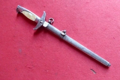 Adjugé 2 450 euros