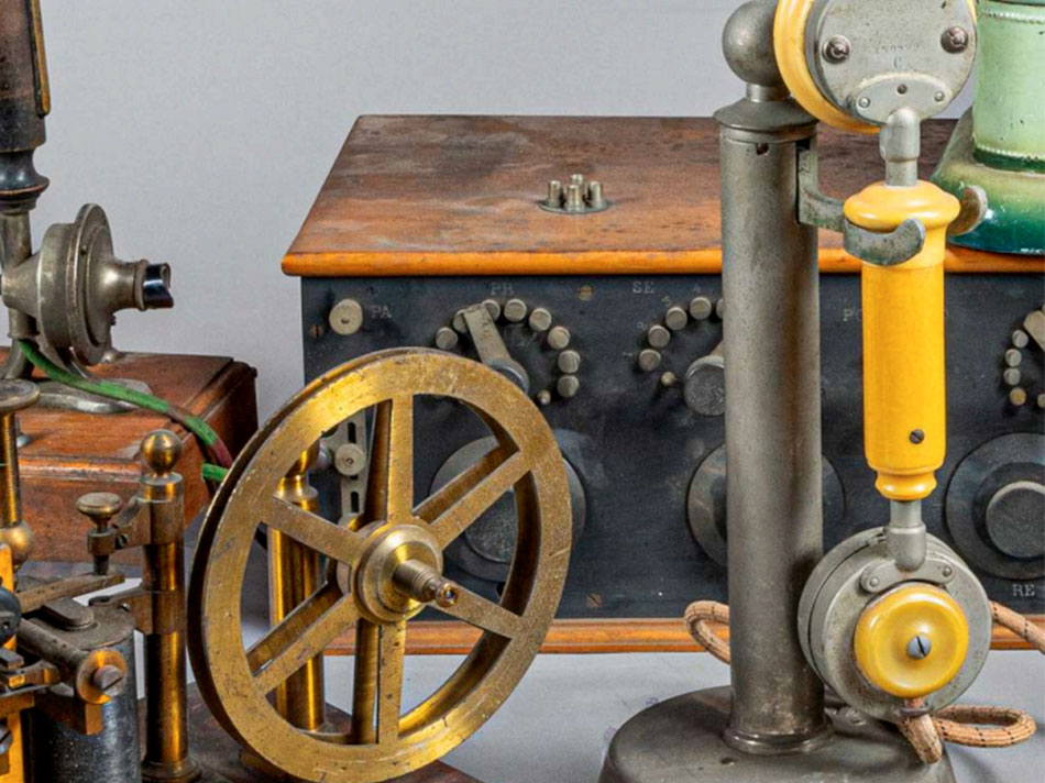 Une collection rare de matériel scientifique aux enchères à Lyon | Le