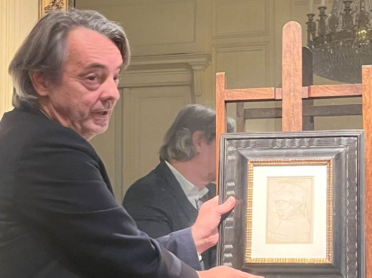 Patrick de Bayser présentant le Portrait de Suzanna 